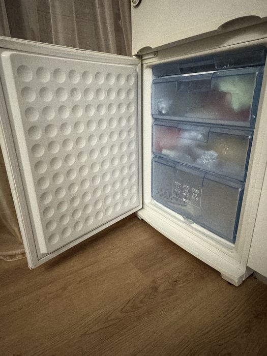 Холодильник двокамерний з морозилкою Bosch в гарному стані