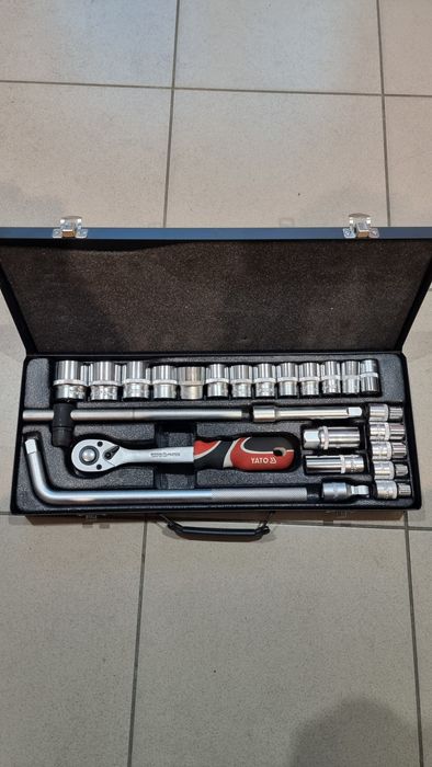 Набір торцевих головок в кейсі 1/2 "10-32мм Yato YT-12671