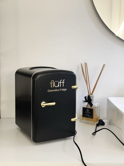 Lodówkka  kosmetyczna  Fluff Cosmetics Fridge w kolorze czarnym