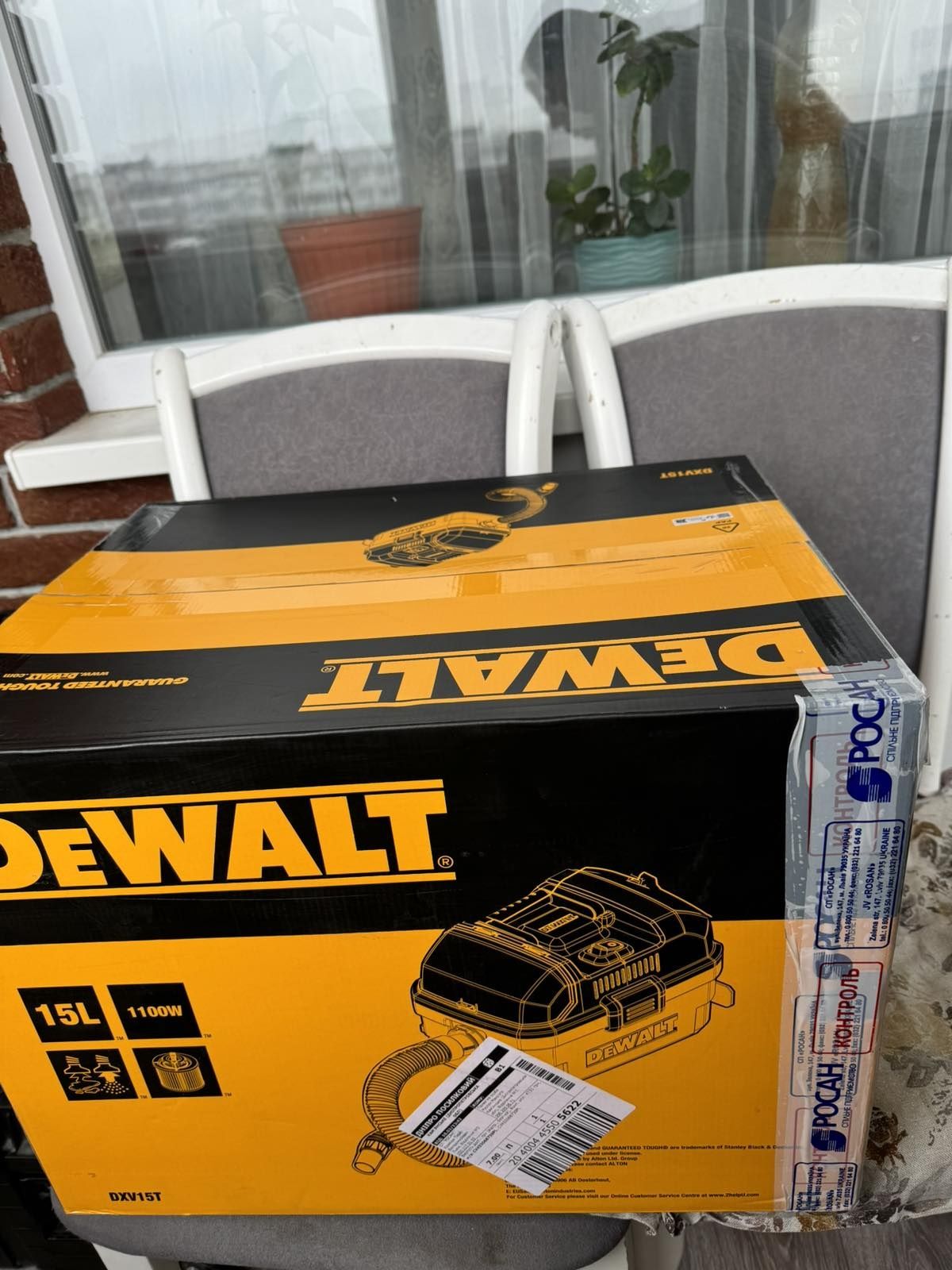 Продам компактний пилосос DeWalt