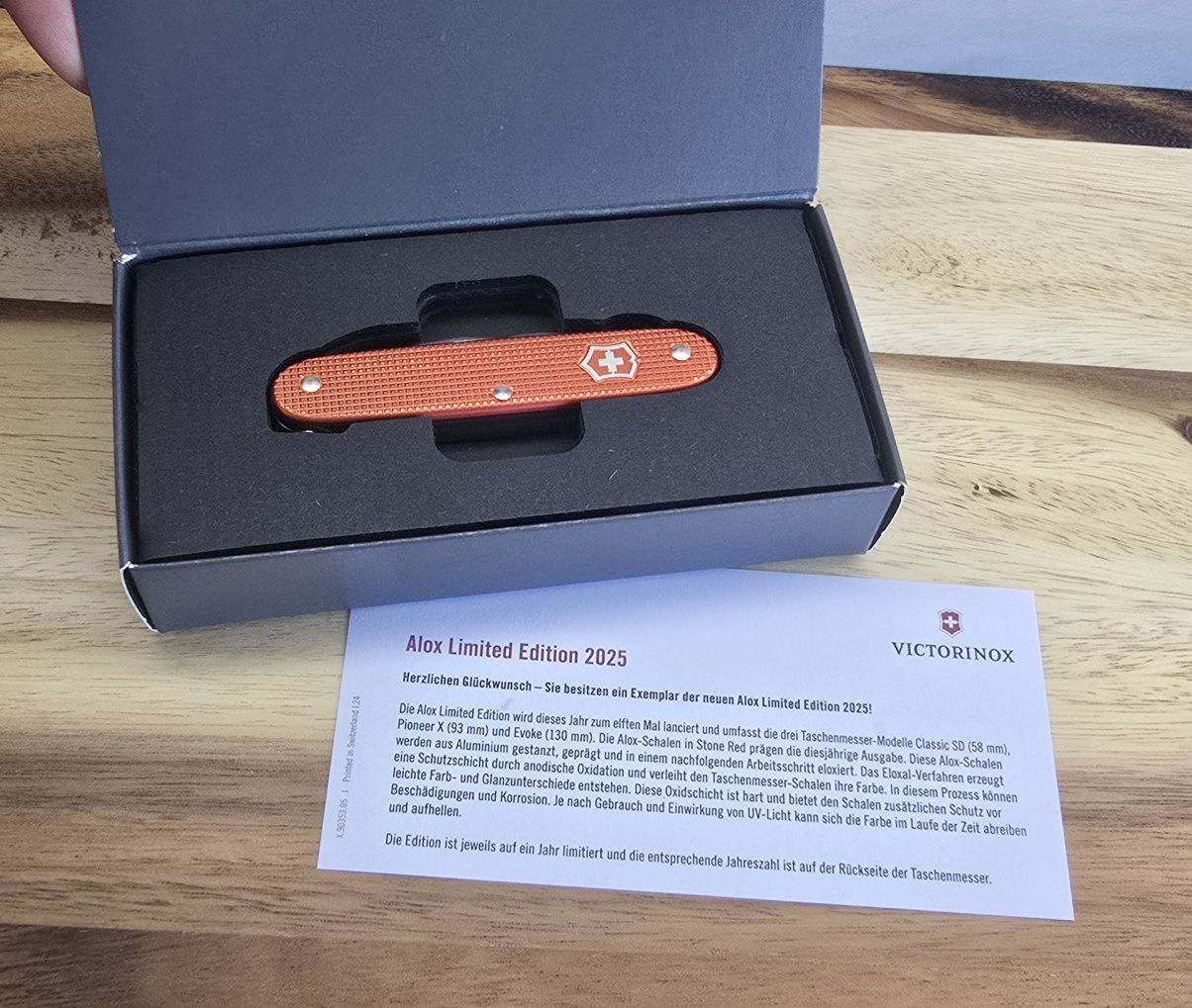 Szwajcarski scyzoryk Victorinox Pioneer X Alox Limited Edition 2025