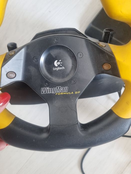 Logitech kierownica plus pedały plus dwa joysticki