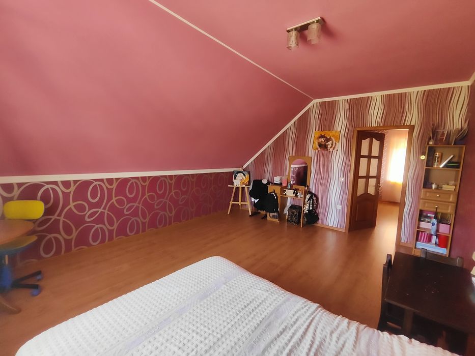 Продається двоповерховий будинок у місті васильків