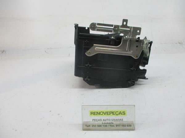 Base / caixa da bateria MAZDA 3 (BK)