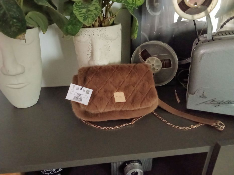 Torebka marki Mohito futerko