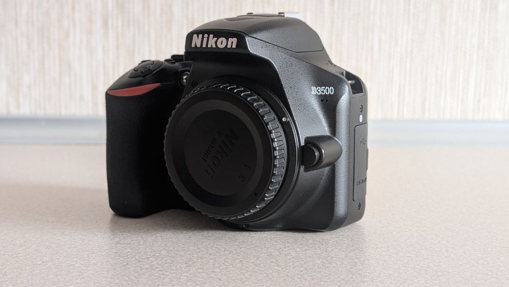 Nikon D3500 – lustrzanka, stan dobry – 12 679 zdjęć