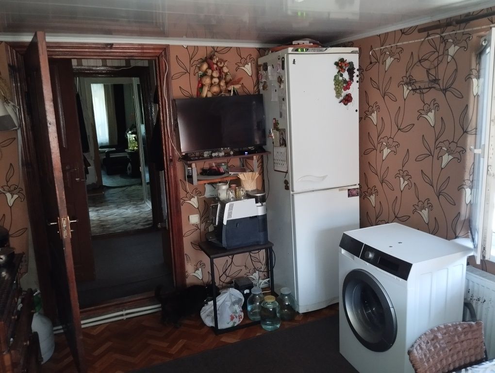 Будинок с Чаплине.2 будинка в одному дворі.Чаплине.
