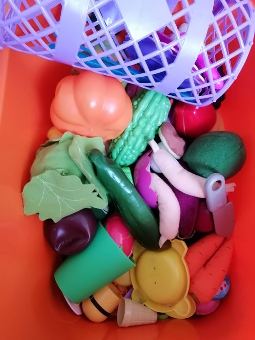 Warzywa i owoce  do zabawy z koszyczkiem