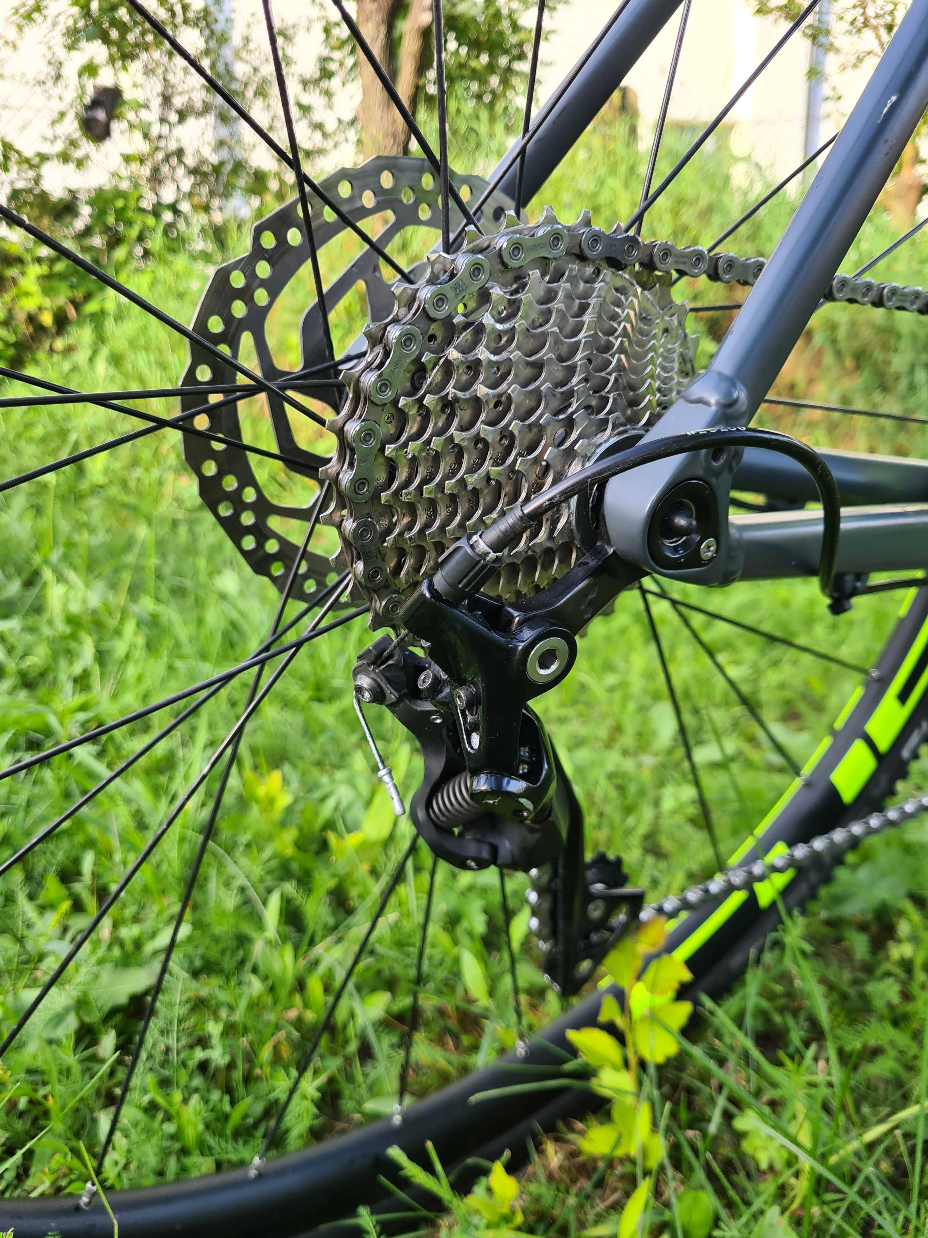 Gravel Cube Cross Race Pro r.56 – Shimano 105, hydro, karbon widelec