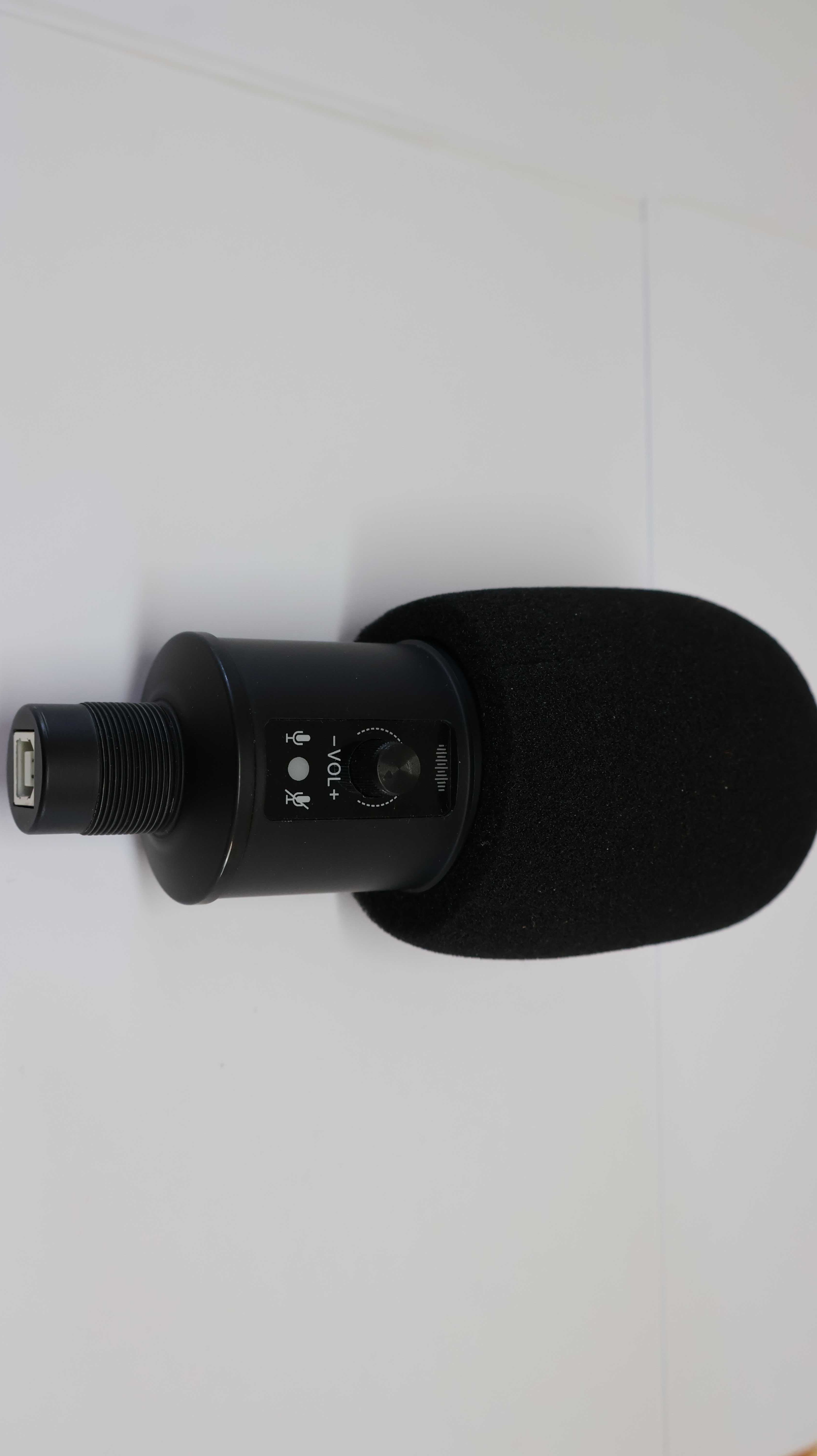 Microfone com suporte e adaptador USB-C