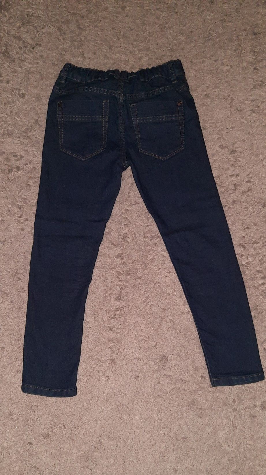 Cenkie granatowe spodnie jeansowe F&F 128 jeansy