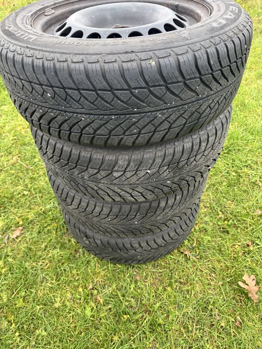Koła felgi opony zimowe 205/60 R16 Opel insignia 5x120 goodyear