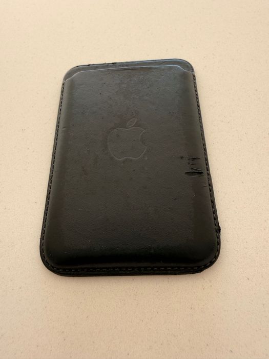 Carteira MagSafe preta em Pele Apple