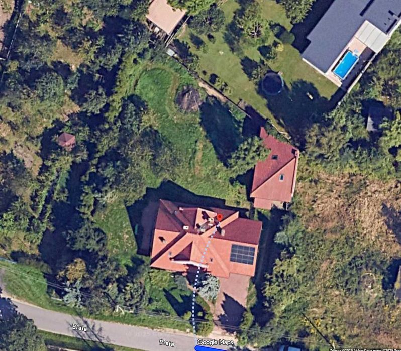 Dom w cichej i spokojnej dzielnicy z dużą działką, ulica bez przejazdu