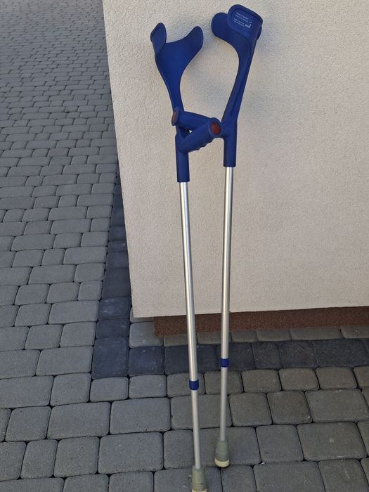 Kule Ortopedyczne Kule Do Chodzenia Regulowane
REGULOWANA WYSOKOŚĆ: Ku