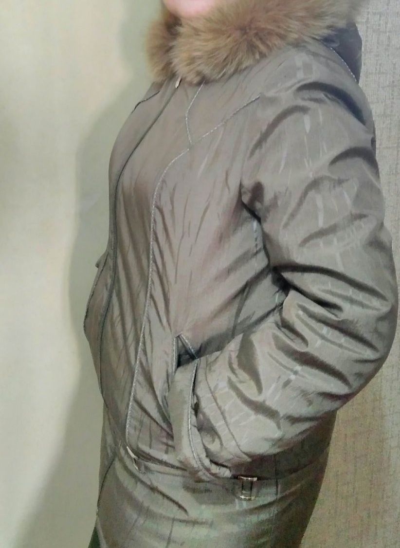 Куртка нова, жіноча, зимова, розмір 50-52. З капюшоном.