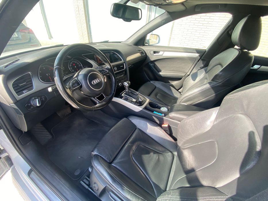 Audi A4 - 2.0 TDI 143cv - 2012