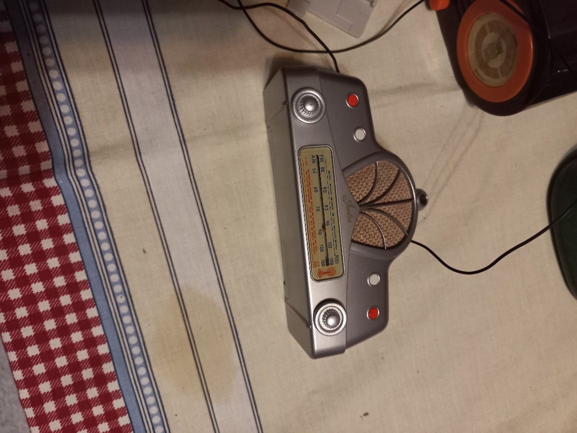 Coleção de mini radios ,todos a funcionar
