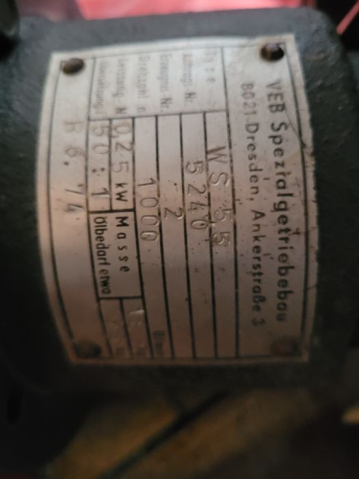 Silnik elektryczny 3-fazowy 220/380 V 0,4 kW z przekładnią