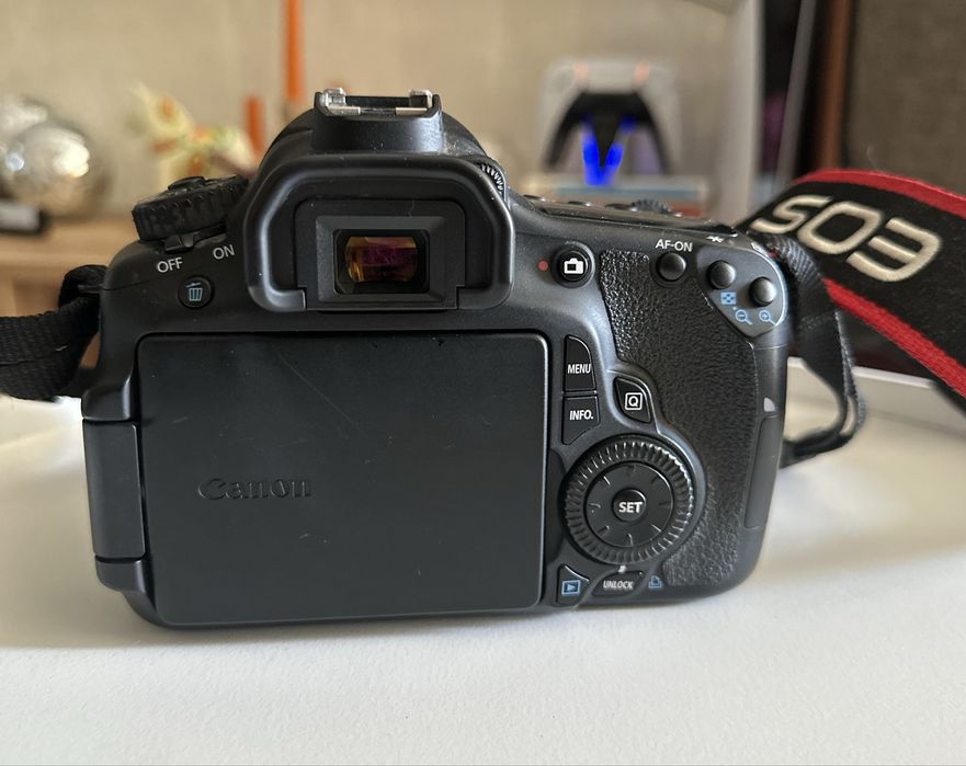 Canon 60D (без обʼєктива)