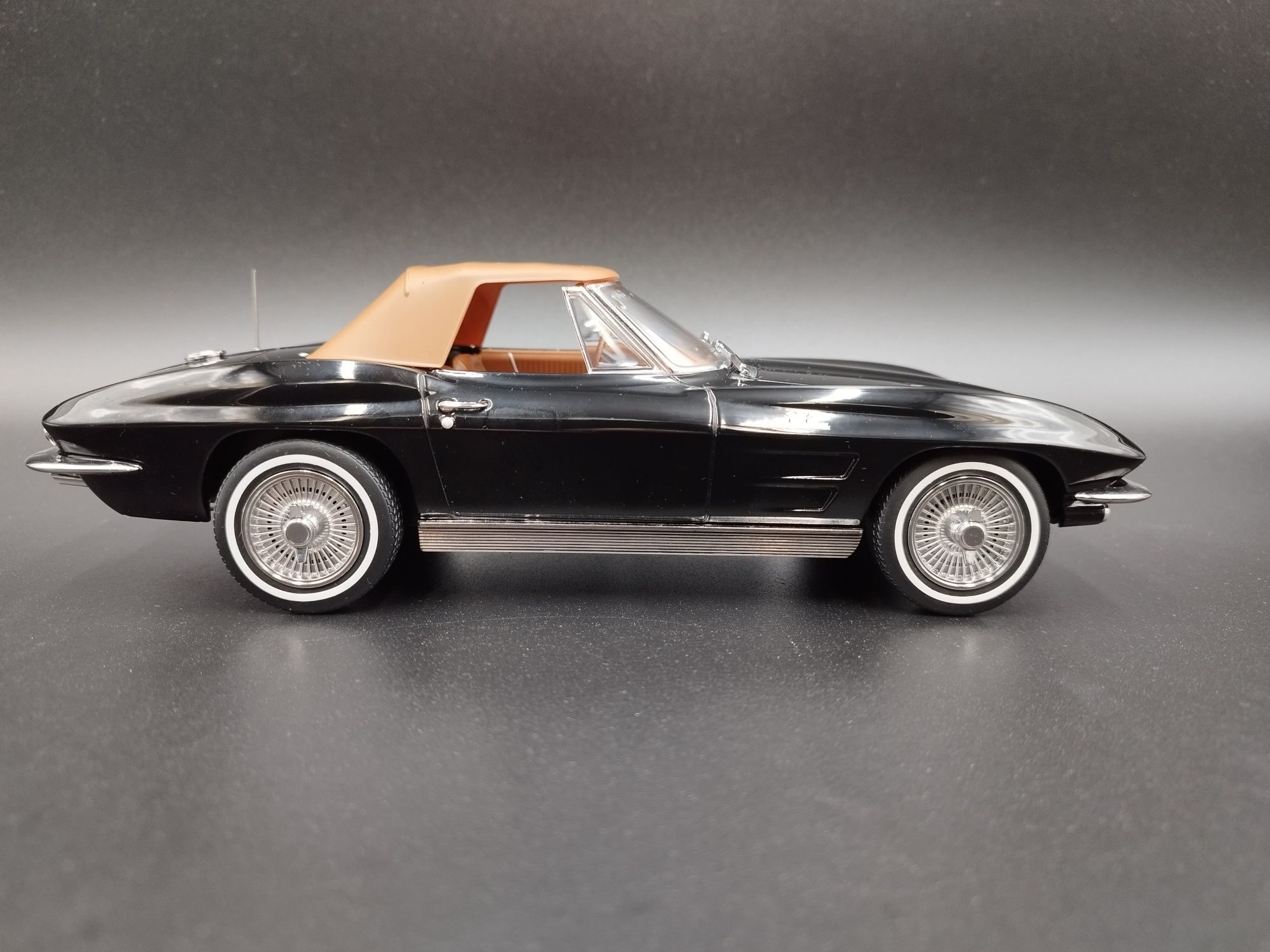 1:18 Norev 1963 Chevrolet Corvette Sting Ray Cabriolet model nowy