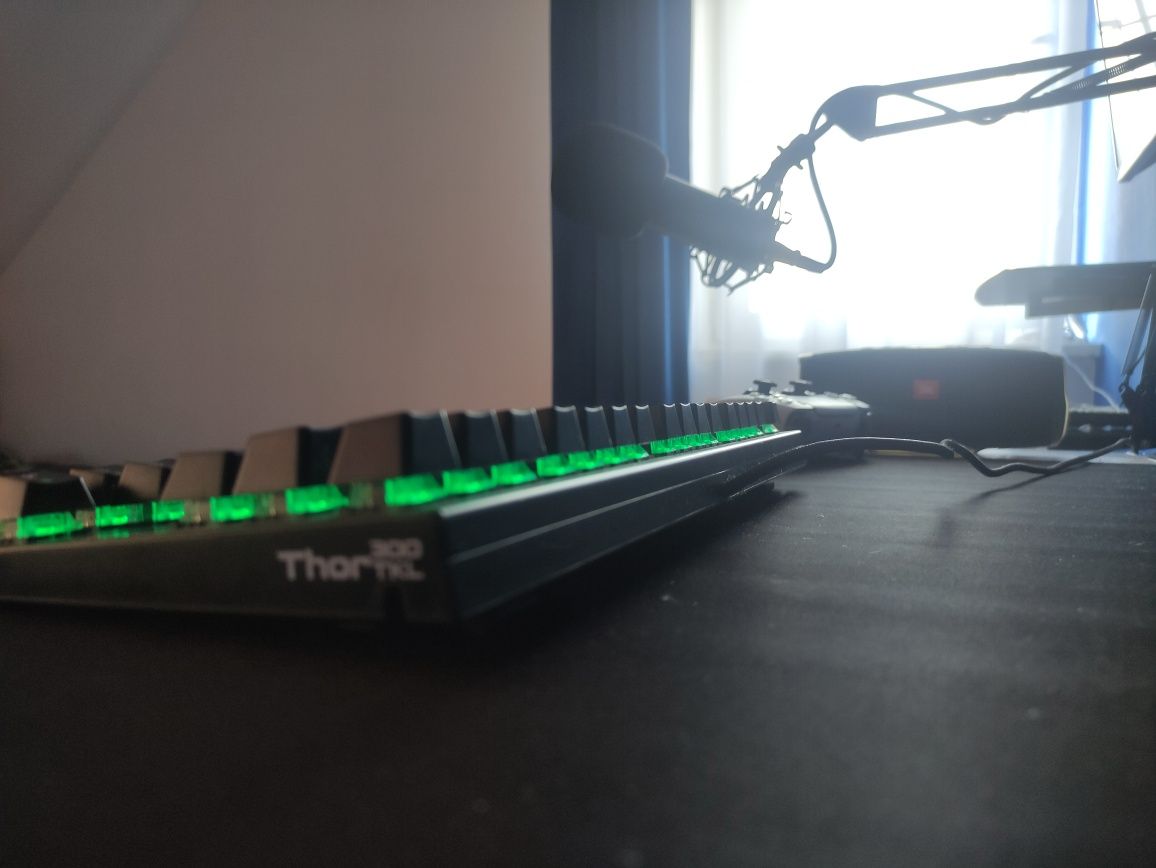 Genesis Thor 300 tkl