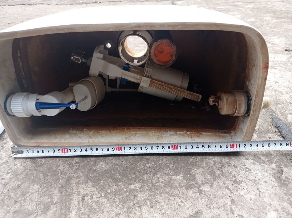 Продам бачок на унітаз