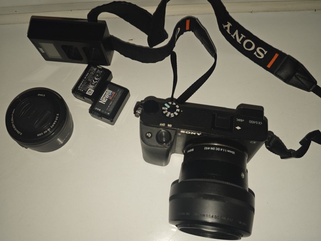 Sony a6400 wraz z obiektywem Sigma F1.4 30