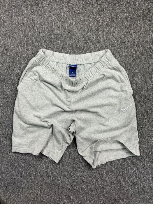 Серые Шорты Nike оригинал Размер М