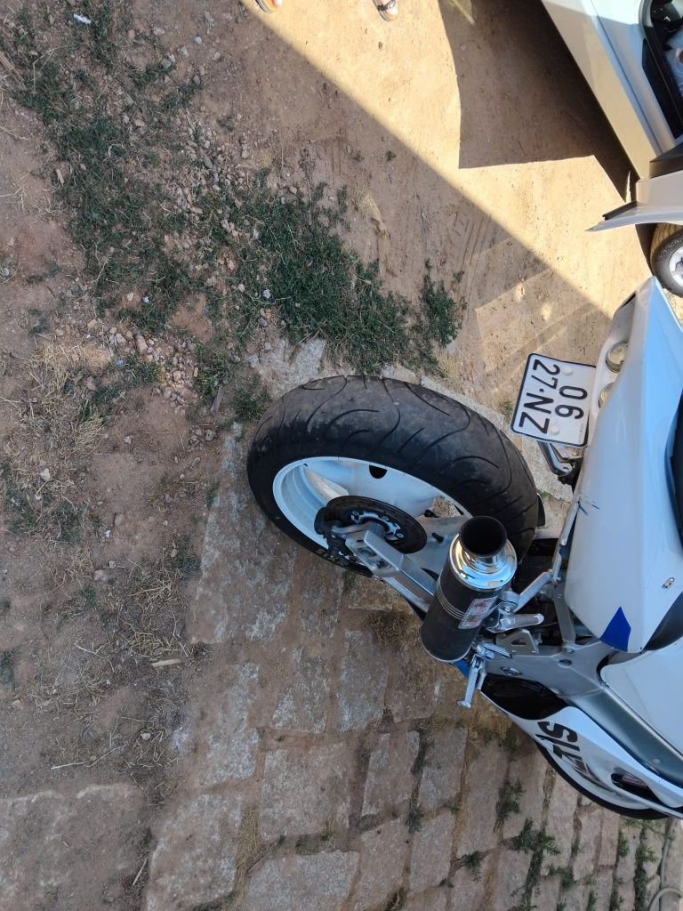 moto pista suzuki gsxr 600