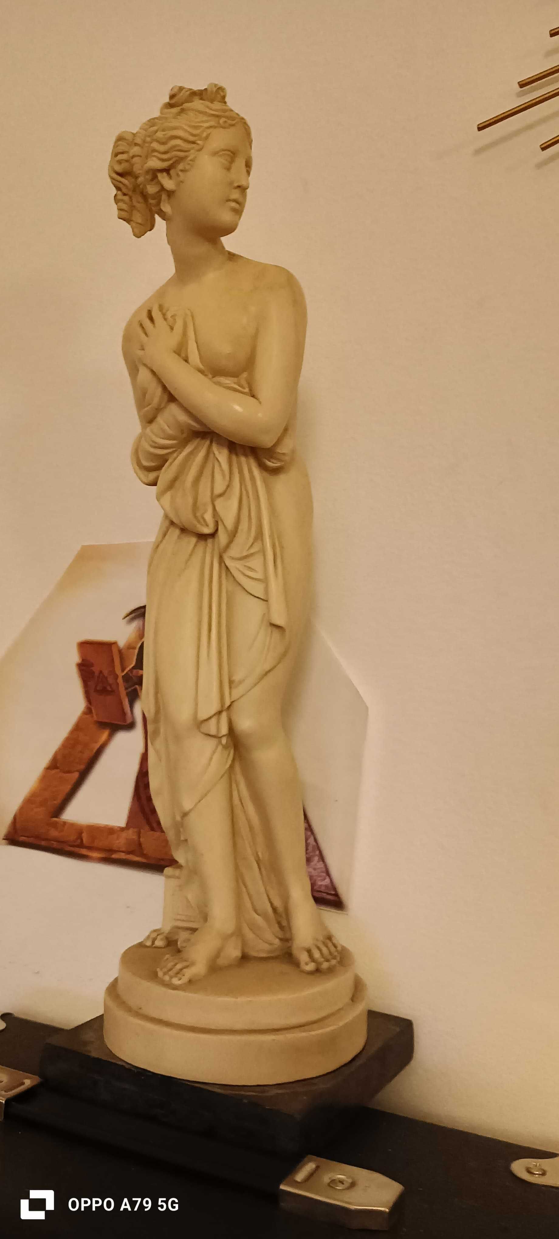 Linda estátua Grega