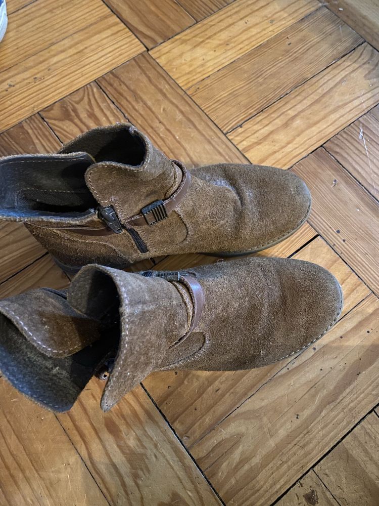 Botas castanhas claras numero 34.