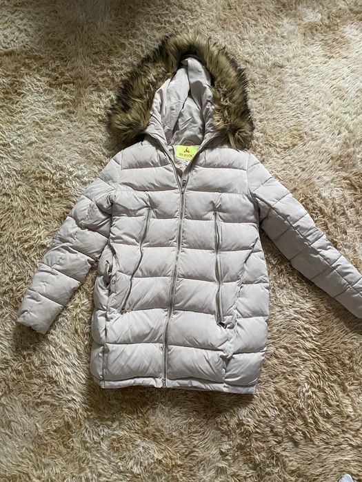 зимова жіноча куртка