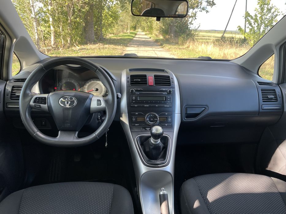 Toyota auris 2012r