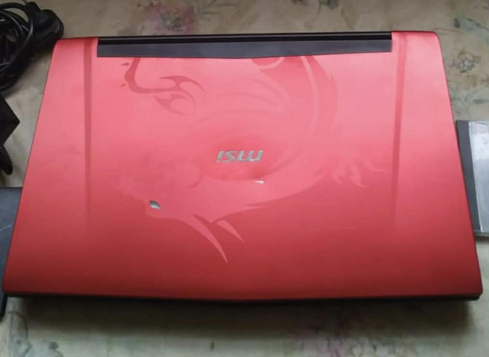 Sprzedam potężny laptop w dobrym stanie technicznym i wizualnym!