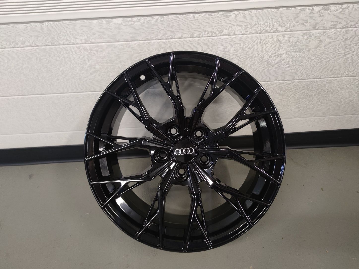 Felgi Arceo Roma 18" 5x112 czarny połysk audi volkswagen