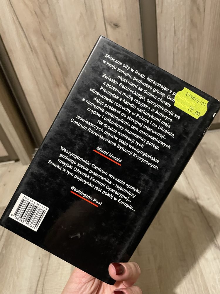Dwie  ksiazki tom clancy; zwierciadlo,patrioci i a.j quinnell reporter