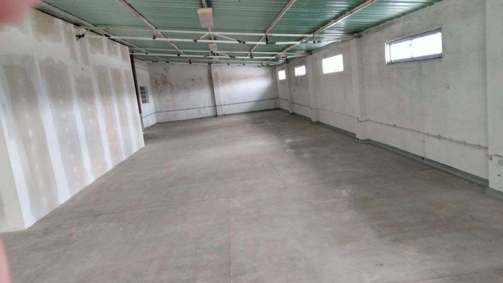 Armazém com 220 m2