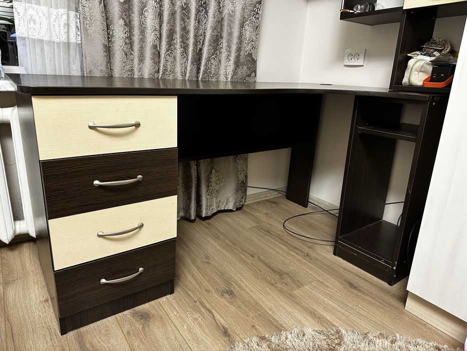 Стіл письмовий, вживаний