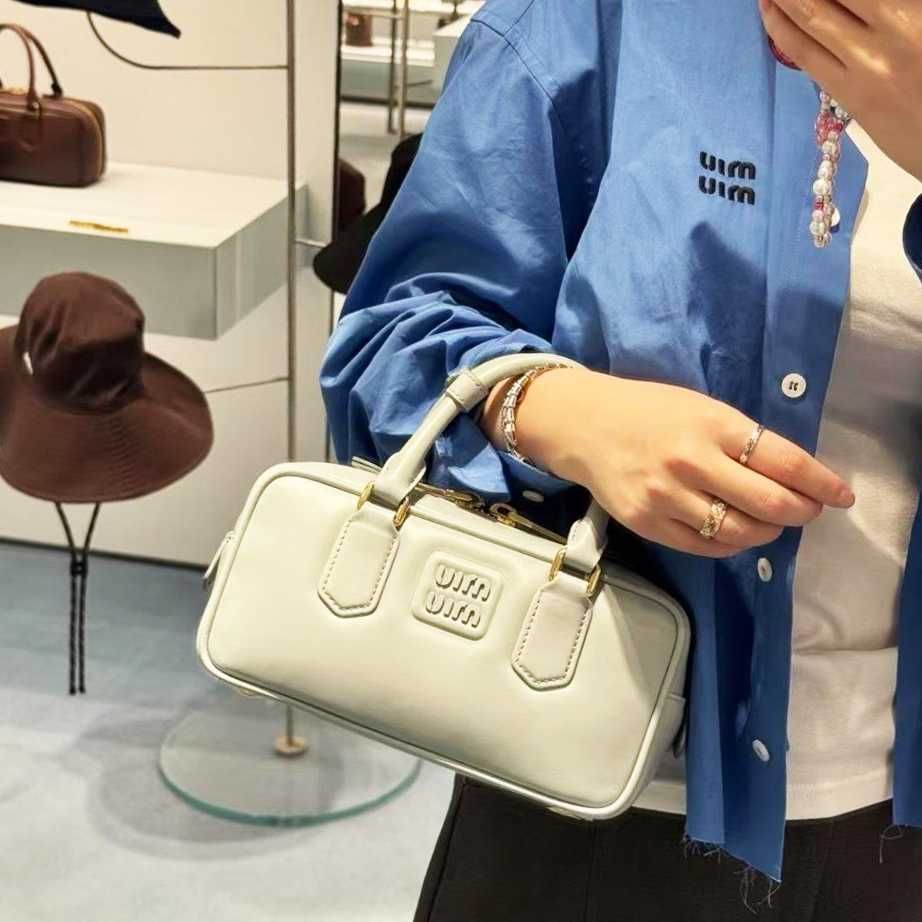 Nowa Miu Miu niebieska torba bowlingowa - limitowana edycja 2024!