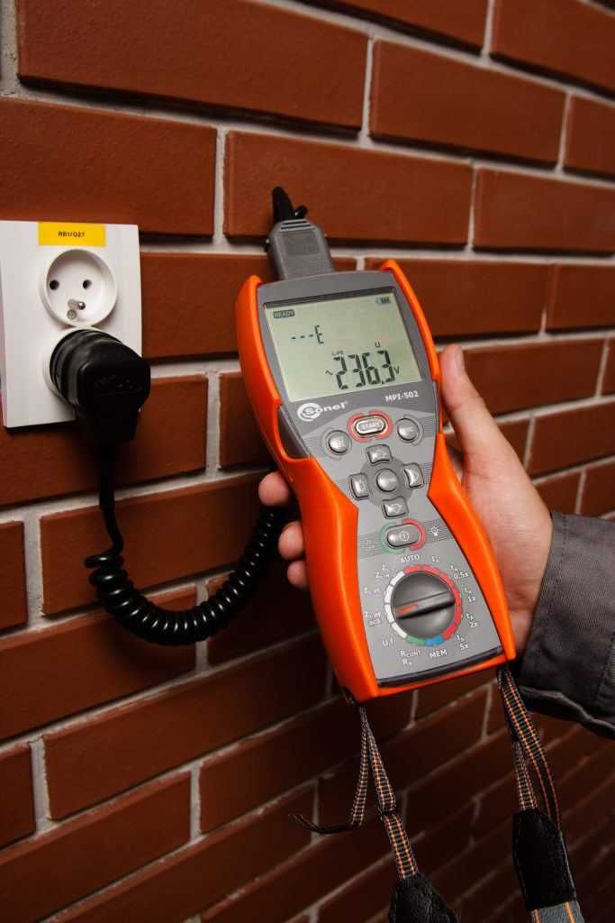 Elektryk - pomiary  instalacji do ubezpieczenia domu