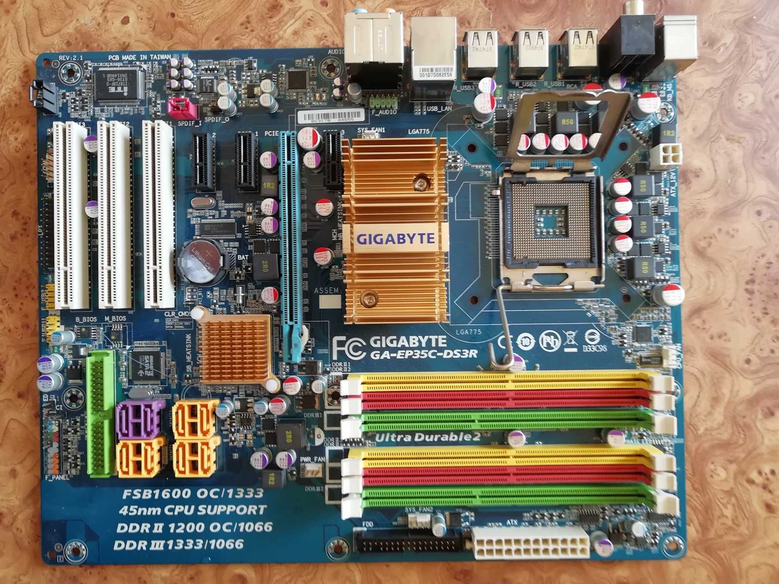 Материнська плата Gigabyte GA-EP35C-DS3R