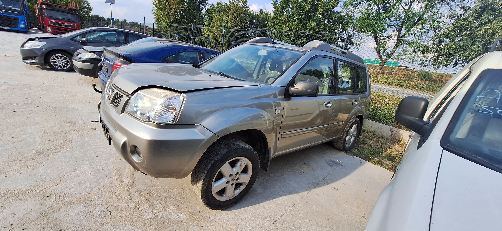 Cały Nissan Xtrail T30 na części kod lakieru KX4