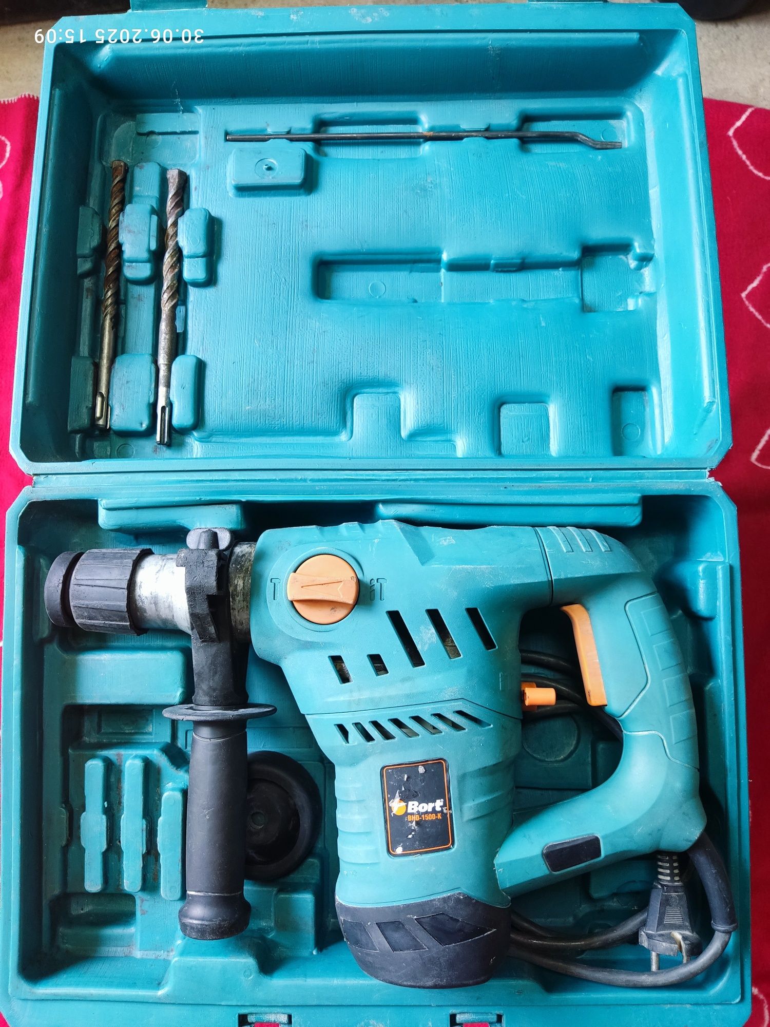 Перфоратор Bort BHD-1500-K