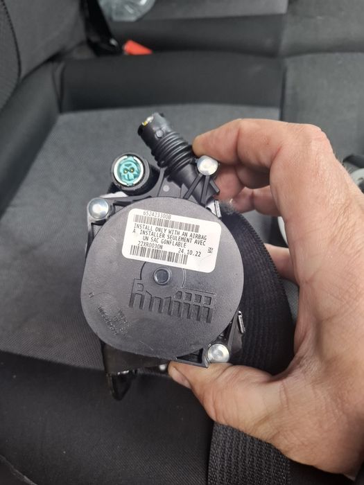 Продам пасок безпеки Тесла модель 3/Y