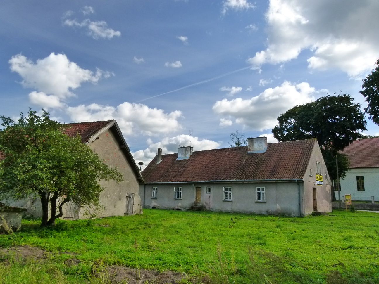 Dom dwurodzinny w klimatycznej mazurskiej wsi.