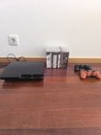 Ps3 com jogos e comandos