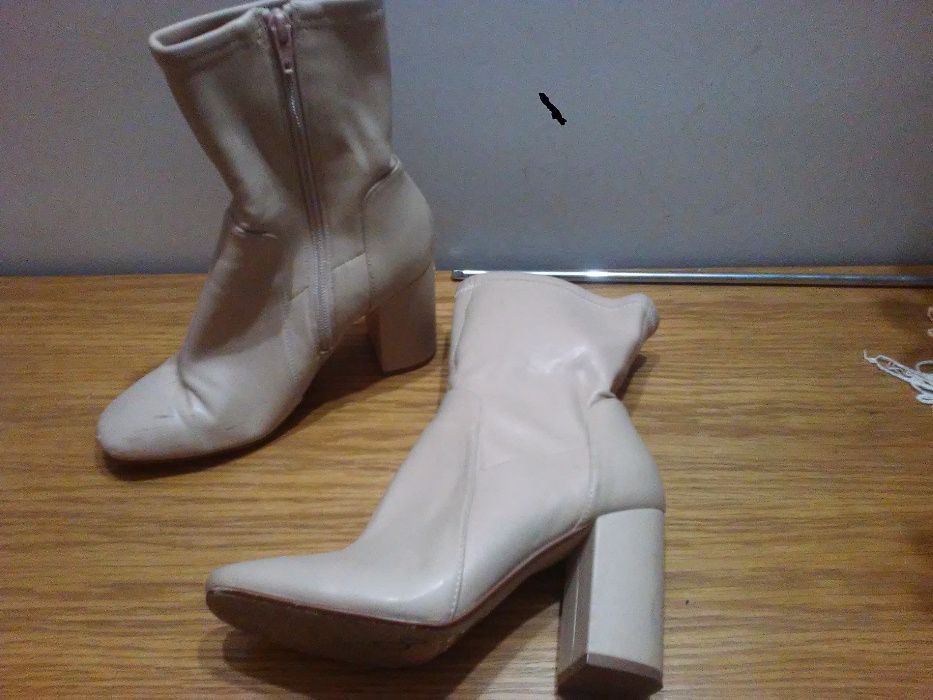 buty-botki nude (roz.4/37) streech/skarpeta; River Island 24,5cm