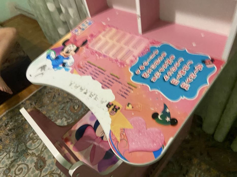 Дитячий столик для дівчинки