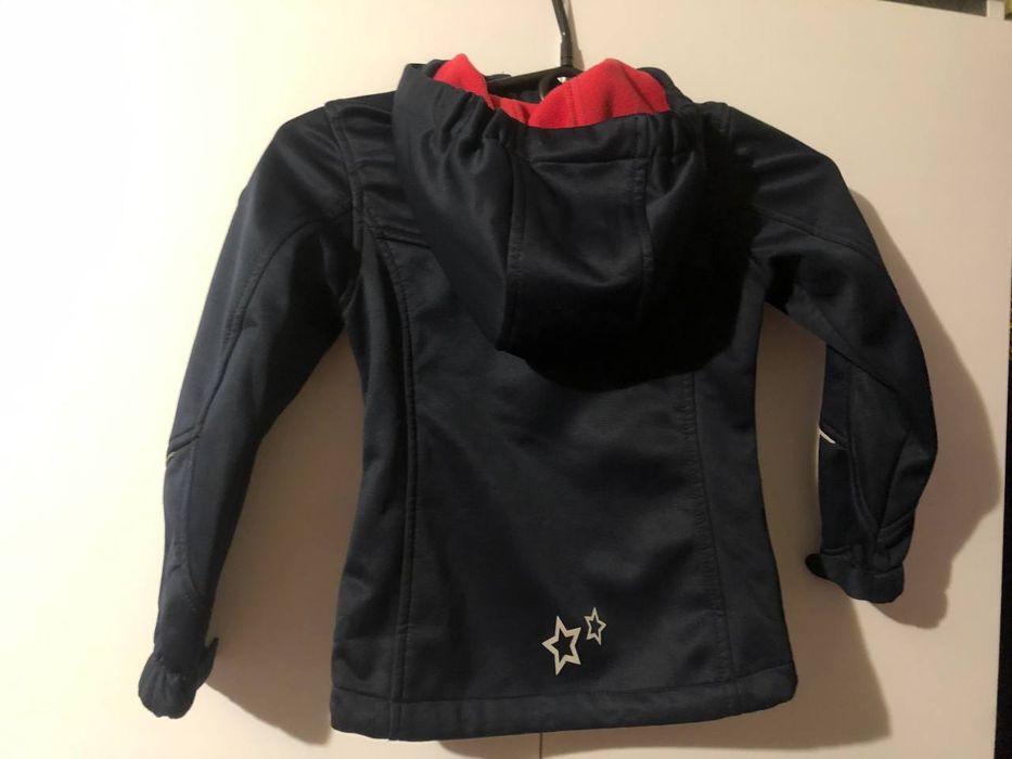 Легка куртка ветревка